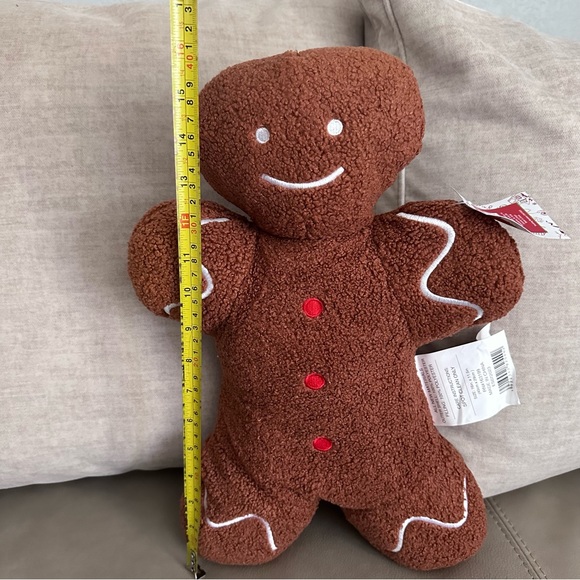 Gingerbread man decorative pillow - Picture 8 of 9